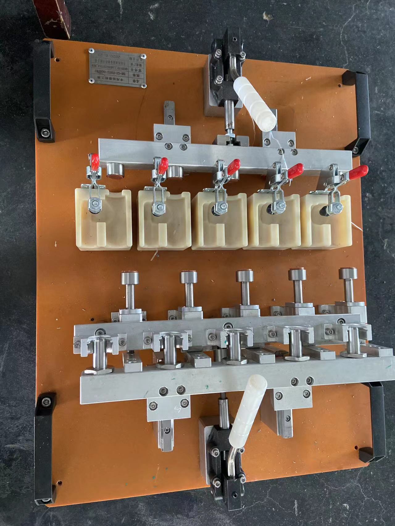 Special sealing tooling